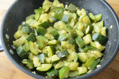 Faire suer les courgettes