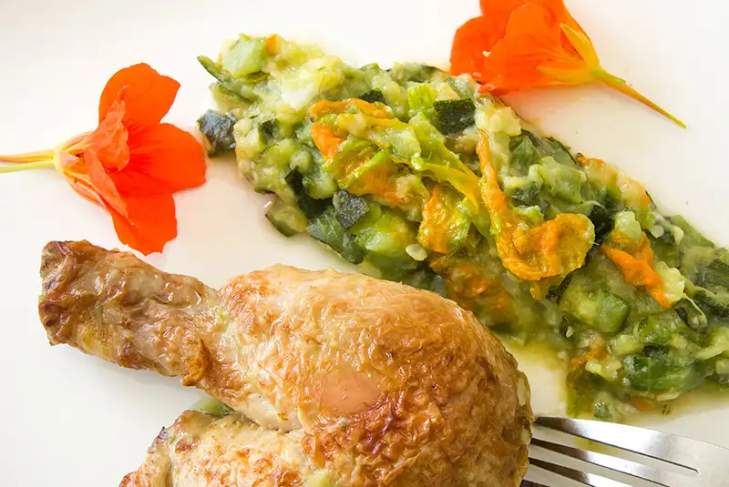 Recette de courgettes et fleurs au poulet