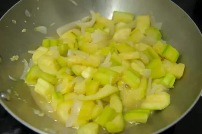 Cuisson des courgettes pour faire une sauce