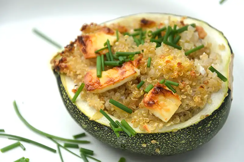 Recette de courgette ronde farcie au quinoa et à la féta grillée