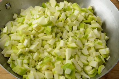 Cuisson des courgettes coupées