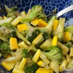 La salade de courgettes jaunes et brocolis