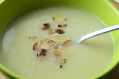 La soupe de courgettes aux amandes
