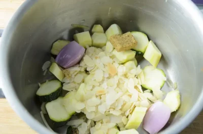 Les ingrédients de la soupe de courgettes aux amandes