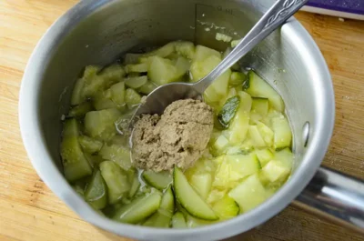 La préparation d ela soupe de courgette au tahini avant mixage