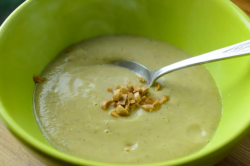 Une soupe de courgette originale ? Essayez le tahini !